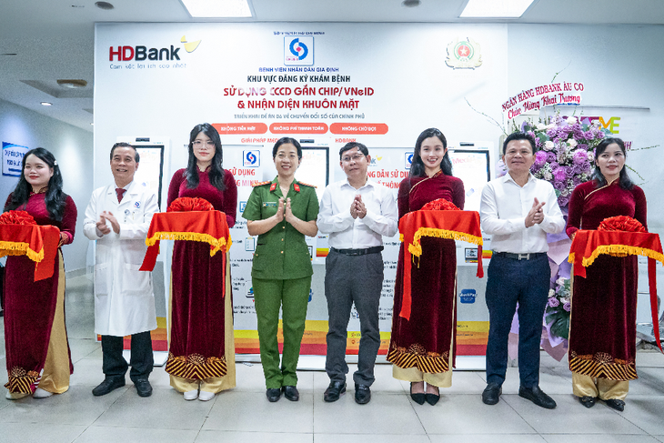 Giảm tải bệnh viện, khám chữa bệnh tiện lợi hơn với Kiosk thông minh HDBank- Ảnh 1.