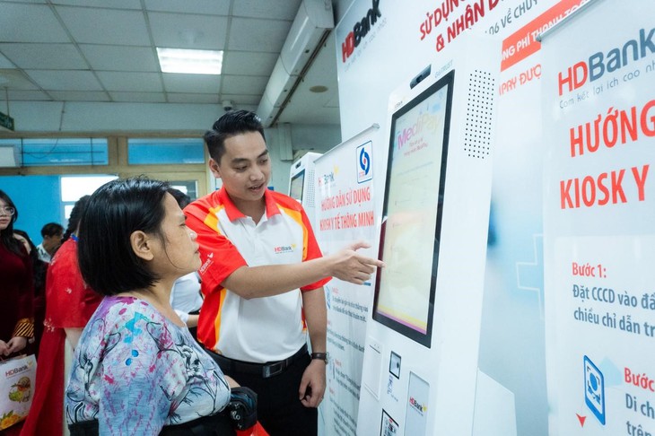 Giảm tải bệnh viện, khám chữa bệnh tiện lợi hơn với Kiosk thông minh HDBank- Ảnh 3.