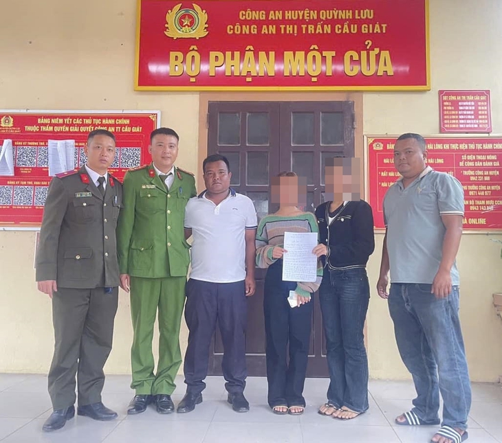 Hai bé gái vượt gần 1000 km vì sập bẫy ‘việc nhẹ lương cao’- Ảnh 1. Hai bé gái vượt gần 1000 km vì sập bẫy ‘việc nhẹ lương cao’- Ảnh 1.