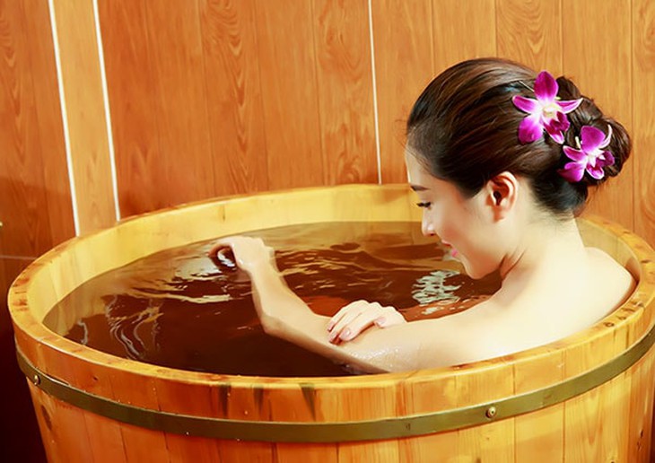 Thuỷ trị liệu - Cách tắm nước thơm làm đẹp da và phòng bệnh- Ảnh 1. Thuỷ trị liệu - Cách tắm nước thơm làm đẹp da và phòng bệnh- Ảnh 1.