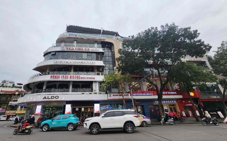 Hà Nội sẽ phá dỡ tòa nhà "Hàm cá mập", người dân nói gì?