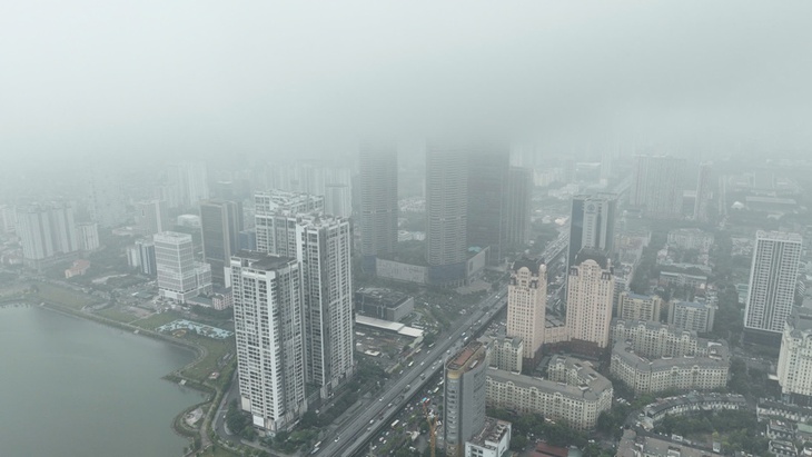 Sáng nay Hà Nội tái diễn ô nhiễm không khí, trời mù mịt- Ảnh 2. Sáng nay Hà Nội tái diễn ô nhiễm không khí, trời mù mịt- Ảnh 2.