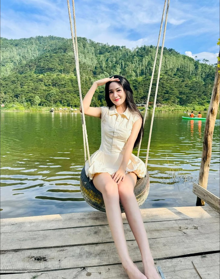 Vẻ đẹp đời thường của nữ diễn viên quê Bắc Ninh trong 'Cha tôi, người ở lại'- Ảnh 8.