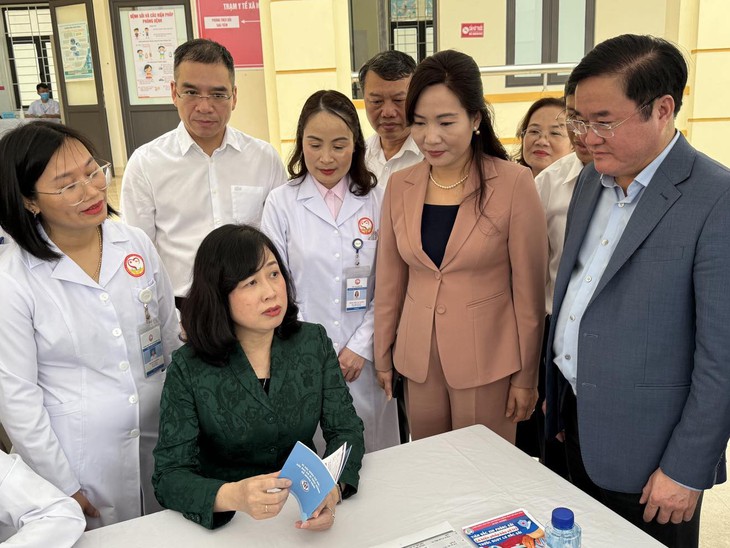 Tiếp tục đẩy nhanh tiêm vaccine, tăng cường phân luồng, thu dung, điều trị và kiểm soát lây nhiễm sởi- Ảnh 1. Tiếp tục đẩy nhanh tiêm vaccine, tăng cường phân luồng, thu dung, điều trị và kiểm soát lây nhiễm sởi- Ảnh 1.