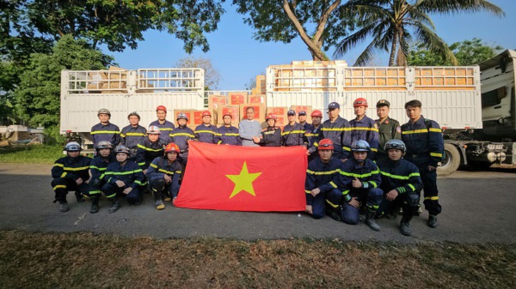 Bộ Công an Việt Nam trao tặng gần 3 tấn hàng cứu trợ cho Myanmar- Ảnh 3.