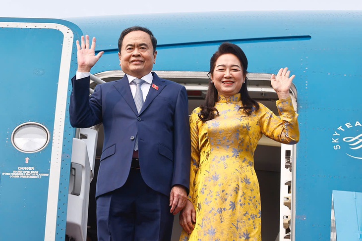 Chủ tịch Quốc hội và phu nhân lên đường tham dự IPU-150, thăm chính thức Uzbekistan và Armenia- Ảnh 1.
