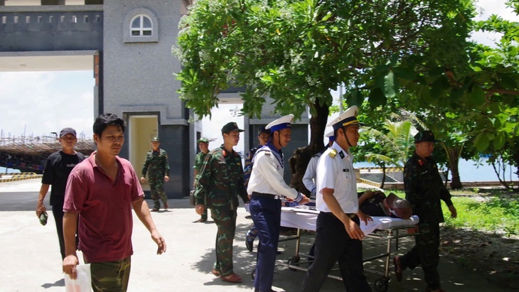 Bệnh xá đảo Trường Sa cứu ngư dân bị lộ xương sọ do tai nạn- Ảnh 1. Bệnh xá đảo Trường Sa cứu ngư dân bị lộ xương sọ do tai nạn- Ảnh 1.