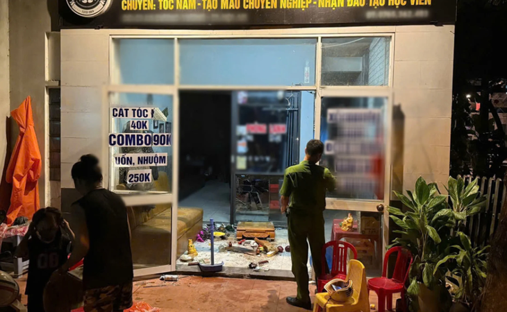 Điều tra nhóm người hành hung vợ chồng chủ quán cắt tóc gây xôn xao ở Quảng Nam- Ảnh 1. Điều tra nhóm người hành hung vợ chồng chủ quán cắt tóc gây xôn xao ở Quảng Nam- Ảnh 1.