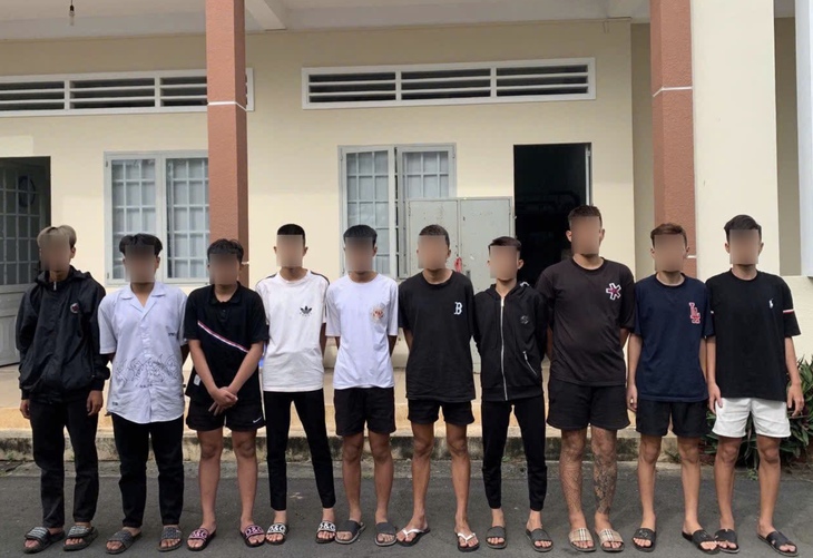 Mâu thuẫn trên sân cỏ, nhóm thanh niên hỗn chiến bị bắt giữ- Ảnh 2. Mâu thuẫn trên sân cỏ, nhóm thanh niên hỗn chiến bị bắt giữ- Ảnh 2.