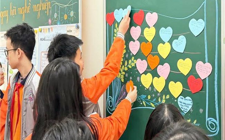 Phụ huynh nói gì trước đề xuất của Bộ Y tế về bảo hiểm y tế cho học sinh?