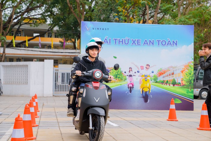 'Thế hệ sống xanh' chấm điểm 10 cho VinFast Evo Lite Neo- Ảnh 1. 'Thế hệ sống xanh' chấm điểm 10 cho VinFast Evo Lite Neo- Ảnh 1.