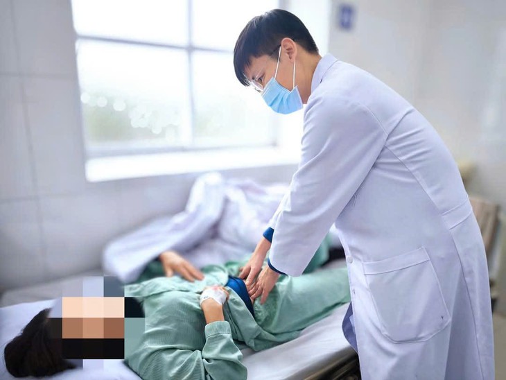 Vượt biển cứu sống sản phụ băng huyết sảy thai lưu- Ảnh 1.