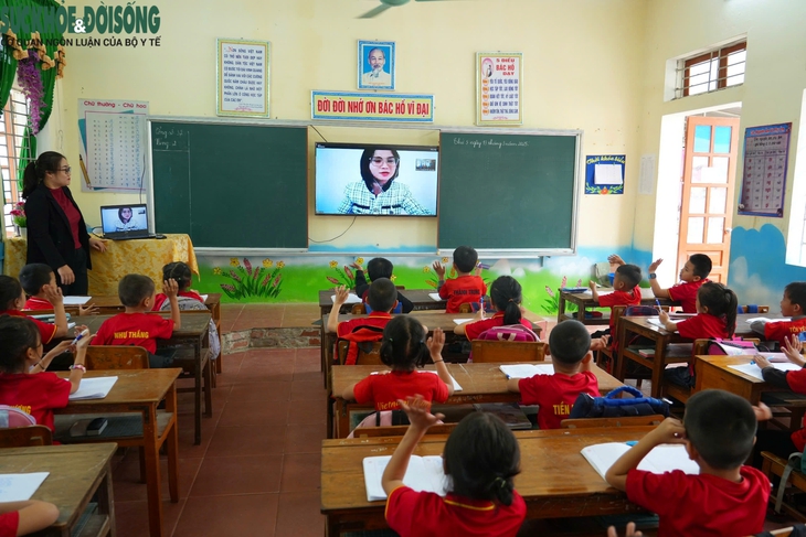 ‘Gùi’ tiếng Anh lên núi- Ảnh 1. ‘Gùi’ tiếng Anh lên núi- Ảnh 1.