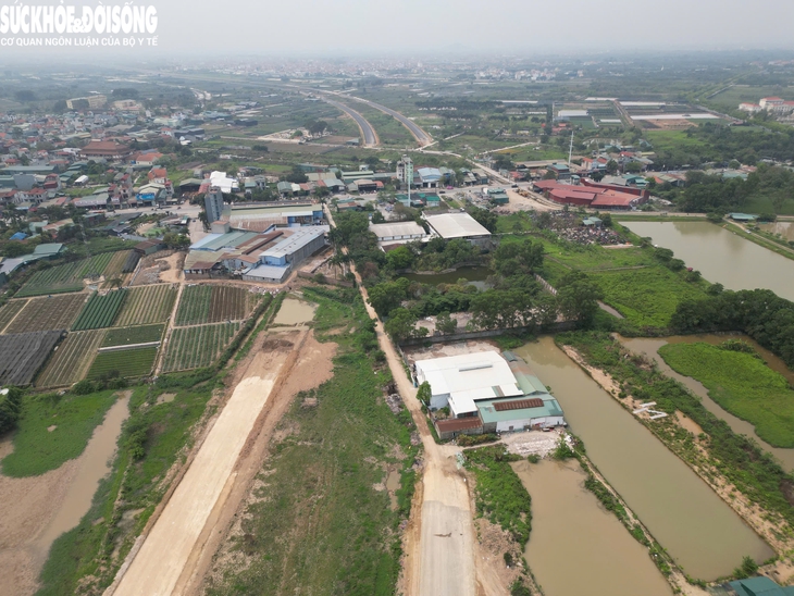 Đường song hành Vành đai 4 có kịp về đích vào tháng 10?- Ảnh 2. Đường song hành Vành đai 4 có kịp về đích vào tháng 10?- Ảnh 2.