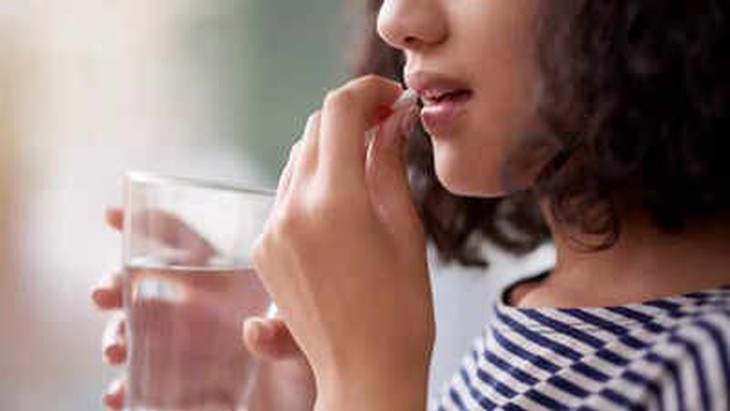 Tại sao uống vitamin, chất bổ sung cần ghi nhớ quy tắc 30 phút?- Ảnh 2.