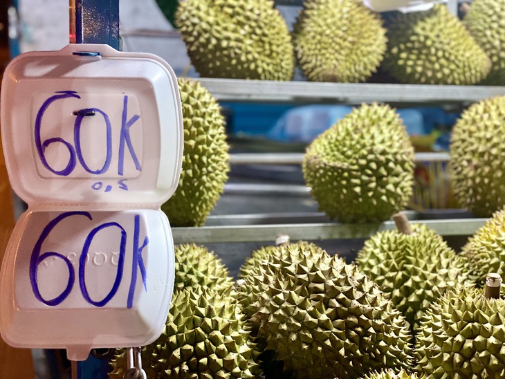 Thực hư sầu riêng bán đầy vỉa hè treo giá 60.000 đồng- Ảnh 3.