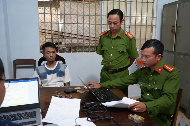Nghĩ bị 'nhìn đểu', người đàn ông gọi đồng bọn đến trả thù- Ảnh 1.