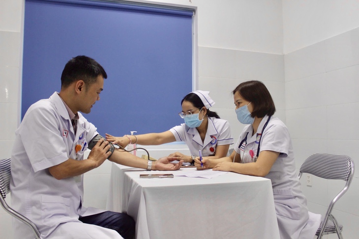 Quảng Bình: Tiêm phòng vaccine sởi cho nhân viên y tế có nguy cơ lây nhiễm cao- Ảnh 2.