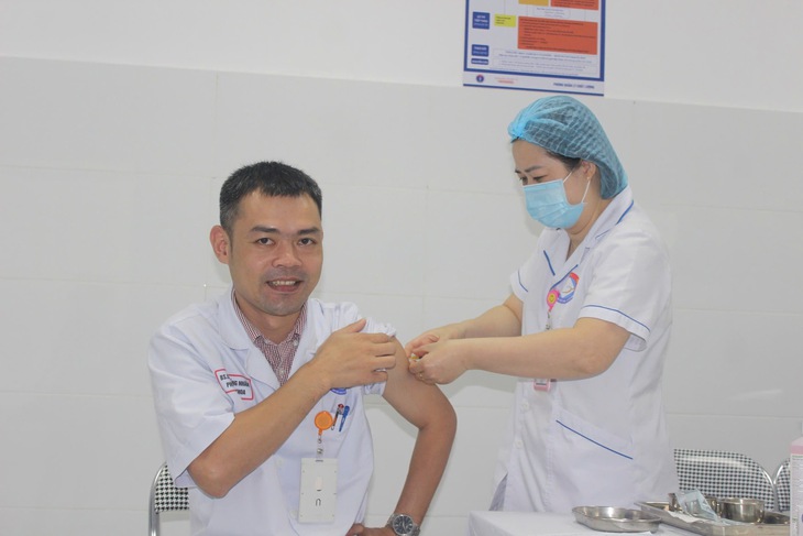 Quảng Bình: Tiêm phòng vaccine sởi cho nhân viên y tế có nguy cơ lây nhiễm cao- Ảnh 4.