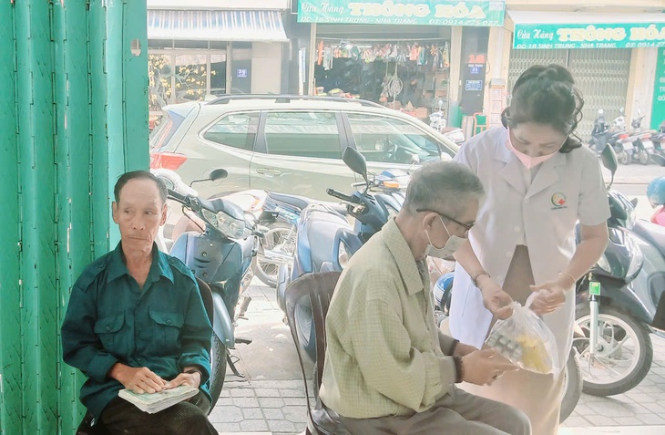 Phòng khám bệnh, cấp thuốc miễn phí ở Nha Trang- Ảnh 5.