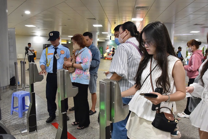 TPHCM phát hành thẻ thanh toán liên thông Metro và xe buýt- Ảnh 1.