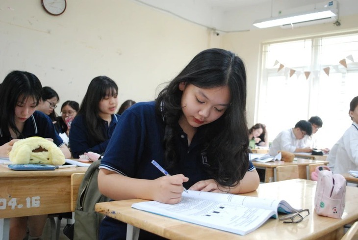 Nguy cơ trượt tốt nghiệp cao, Hà Nội chỉ đạo các trường ôn tập sát sao- Ảnh 1.