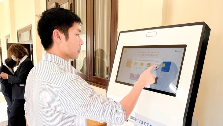 Khai thác dữ liệu trên VneID để giải quyết thủ tục hành chính, không bắt người dân trình giấy tờ đã được số hoá- Ảnh 1.
