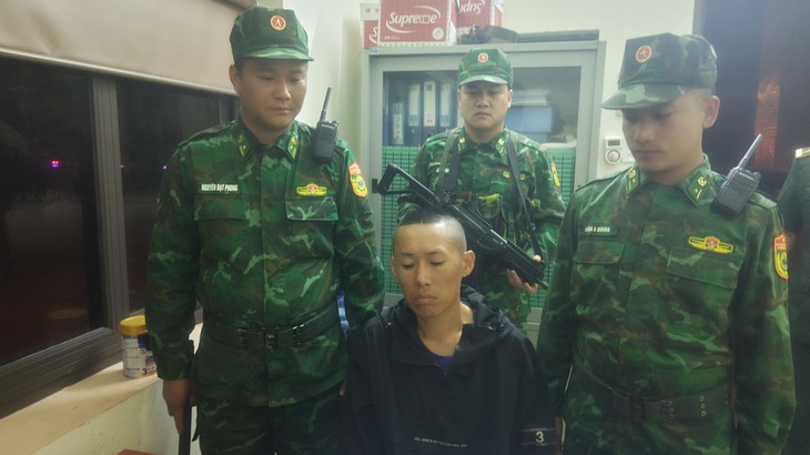Xô xát tại khu vực cửa khẩu Lào Cai, 1 người bị cứa cổ- Ảnh 1. Xô xát tại khu vực cửa khẩu Lào Cai, 1 người bị cứa cổ- Ảnh 1.