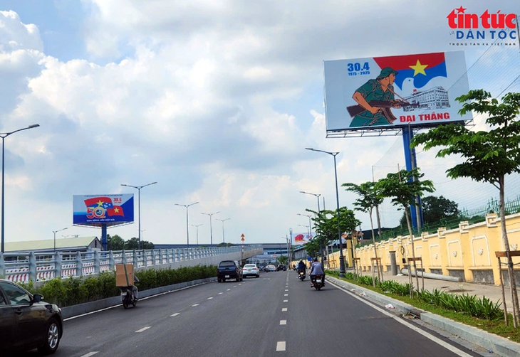 TPHCM rực rỡ cờ hoa chào mừng 50 năm thống nhất đất nước- Ảnh 5.