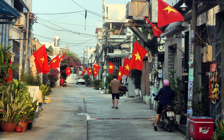 TPHCM rực rỡ cờ hoa chào mừng 50 năm thống nhất đất nước