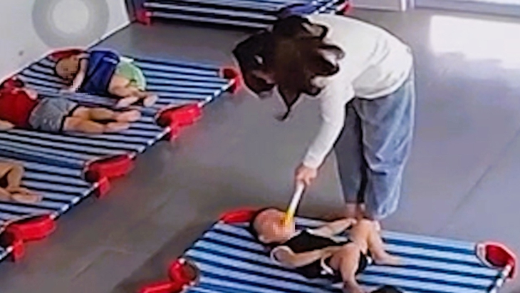 Công an điều tra vụ bảo mẫu đánh đập, dùng vật cứng chọc vào miệng trẻ- Ảnh 1. Công an điều tra vụ bảo mẫu đánh đập, dùng vật cứng chọc vào miệng trẻ- Ảnh 1.