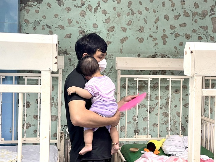 Quảng Bình: Bệnh nhi mắc sởi tăng đột biến, bác sĩ khuyến cáo những gì?- Ảnh 2.