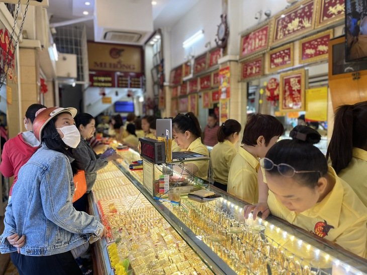 Có nên vay mượn tiền để lướt sóng vàng?- Ảnh 2.