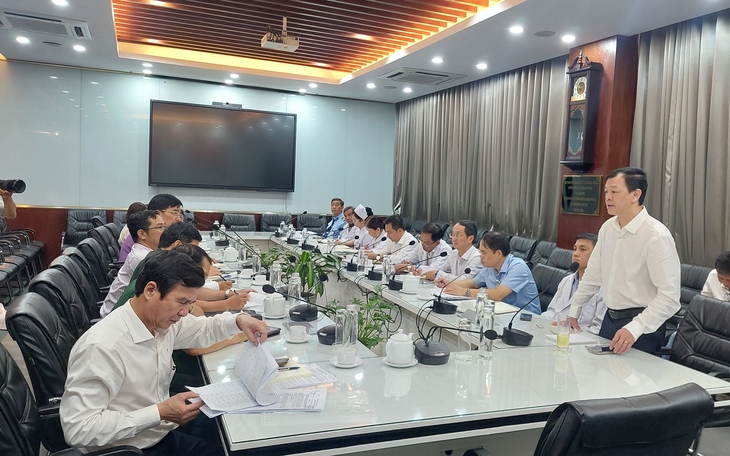 Thứ trưởng Nguyễn Tri Thức làm việc với  3 bệnh viện ở TPHCM để đảm bảo công tác y tế cho dịp lễ 30/4