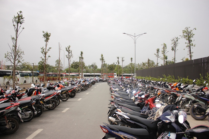 Chật kín khách tham quan sau 2 ngày mở bán vé tại Bảo tàng Lịch sử Quân sự Việt Nam- Ảnh 5.