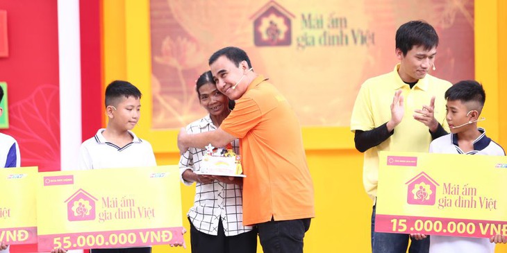 MC Quyền Linh đối diện với việc bị khởi kiện- Ảnh 1. MC Quyền Linh đối diện với việc bị khởi kiện- Ảnh 1.