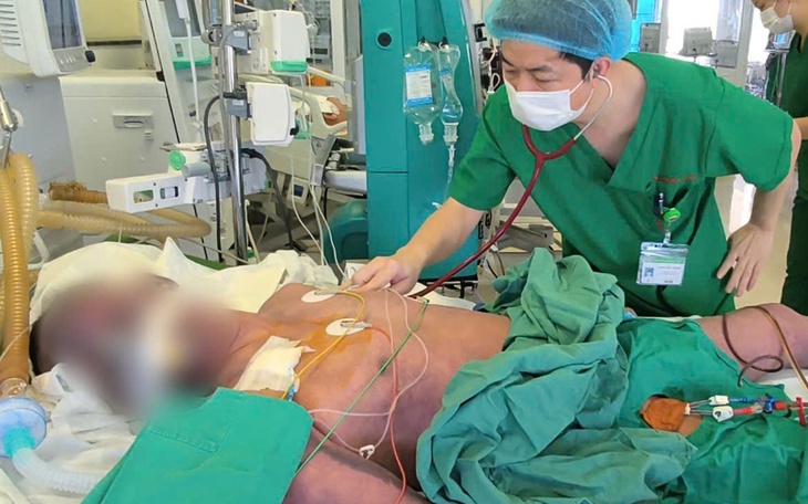 Người đàn ông suýt mất mạng sau 1 tuần ăn lòng lợn