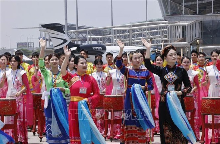 Tổng Bí thư, Chủ tịch nước Trung Quốc Tập Cận Bình đến Hà Nội, bắt đầu chuyến thăm cấp Nhà nước tới Việt Nam- Ảnh 5. Tổng Bí thư, Chủ tịch nước Trung Quốc Tập Cận Bình đến Hà Nội, bắt đầu chuyến thăm cấp Nhà nước tới Việt Nam- Ảnh 5.