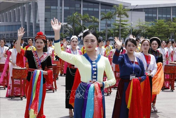 Tổng Bí thư, Chủ tịch nước Trung Quốc Tập Cận Bình đến Hà Nội, bắt đầu chuyến thăm cấp Nhà nước tới Việt Nam- Ảnh 6. Tổng Bí thư, Chủ tịch nước Trung Quốc Tập Cận Bình đến Hà Nội, bắt đầu chuyến thăm cấp Nhà nước tới Việt Nam- Ảnh 6.