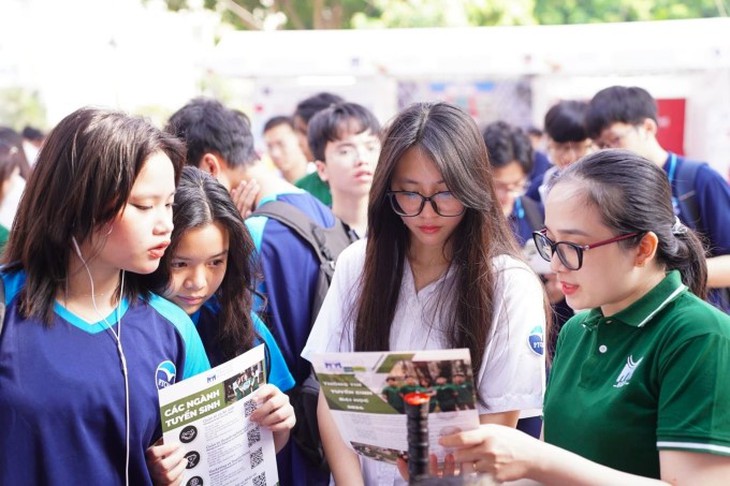 'Ngóng' phương án tuyển sinh 2025: Học sinh lớp 12 như 'ngồi trên lửa'- Ảnh 1. 'Ngóng' phương án tuyển sinh 2025: Học sinh lớp 12 như 'ngồi trên lửa'- Ảnh 1.