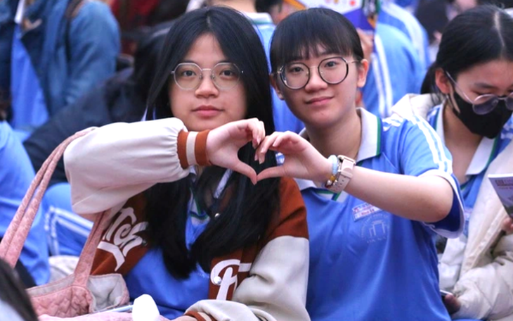 "Ngóng" phương án tuyển sinh 2025: Học sinh lớp 12 như "ngồi trên lửa"