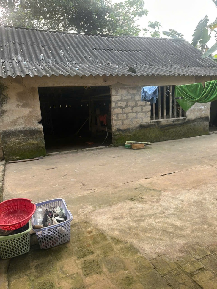Người mẹ tâm thần cầu xin sự sống cho con gái mắc ung thư- Ảnh 1. Người mẹ tâm thần cầu xin sự sống cho con gái mắc ung thư- Ảnh 1.