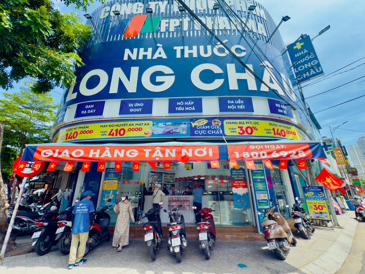 Long Châu đồng loạt phủ cờ Tổ quốc ở hơn 2025 nhà thuốc trên toàn quốc nhân dịp lễ 30/4 - 1/5- Ảnh 1.