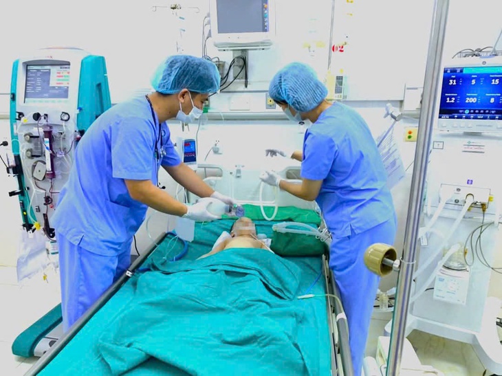 Hải Phòng: Lọc máu liên tục cứu sống bệnh nhi 11 tháng tuổi mắc sởi biến chứng nguy kịch- Ảnh 1.