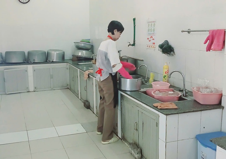 Bếp ăn 0 đồng cho bệnh nhân nghèo ở Khánh Hòa đỏ lửa quanh năm- Ảnh 1.