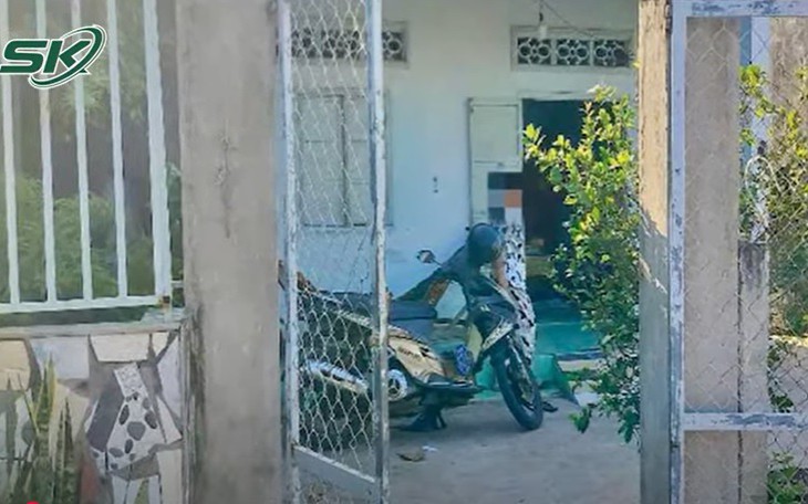 Mâu thuẫn trên bàn nhậu, "ma men" lấy kéo đâm hàng xóm sát vách nguy kịch