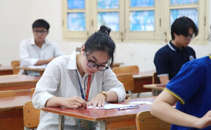 Sĩ tử 2K7 'bỏ túi' ngay hướng dẫn đăng ký thi tốt nghiệp THPT 2025 trực tuyến- Ảnh 1. Sĩ tử 2K7 'bỏ túi' ngay hướng dẫn đăng ký thi tốt nghiệp THPT 2025 trực tuyến- Ảnh 1.