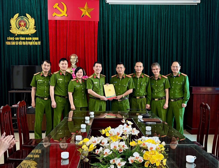 Triệt phá đường dây ma túy của cặp 'bạn tù' luôn mang theo súng - Ảnh 1.