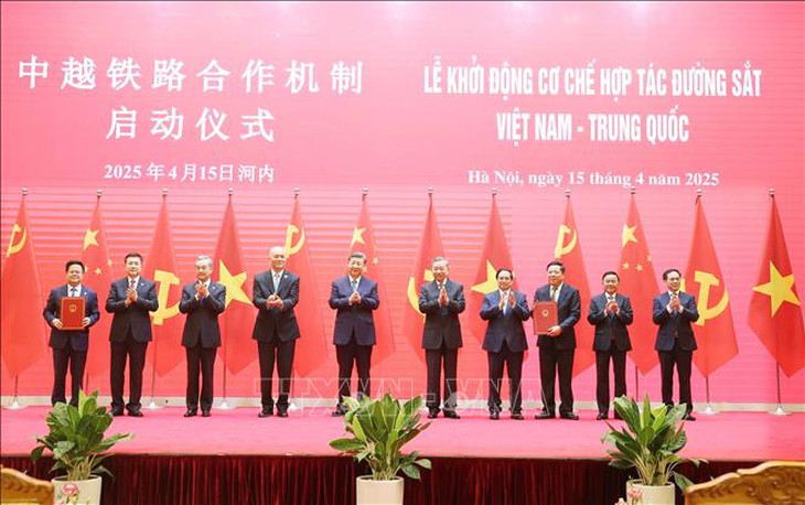 Lãnh đạo Đảng, Nhà nước Việt Nam - Trung Quốc dự Liên hoan giao lưu hữu nghị nhân dân hai nước- Ảnh 11. Lãnh đạo Đảng, Nhà nước Việt Nam - Trung Quốc dự Liên hoan giao lưu hữu nghị nhân dân hai nước- Ảnh 11.
