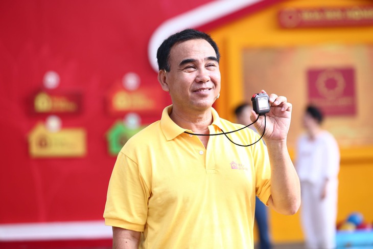MC Quyền Linh nói gì khi bị tố quảng cáo sữa giả, sữa kém chất lượng?- Ảnh 1. MC Quyền Linh nói gì khi bị tố quảng cáo sữa giả, sữa kém chất lượng?- Ảnh 1.